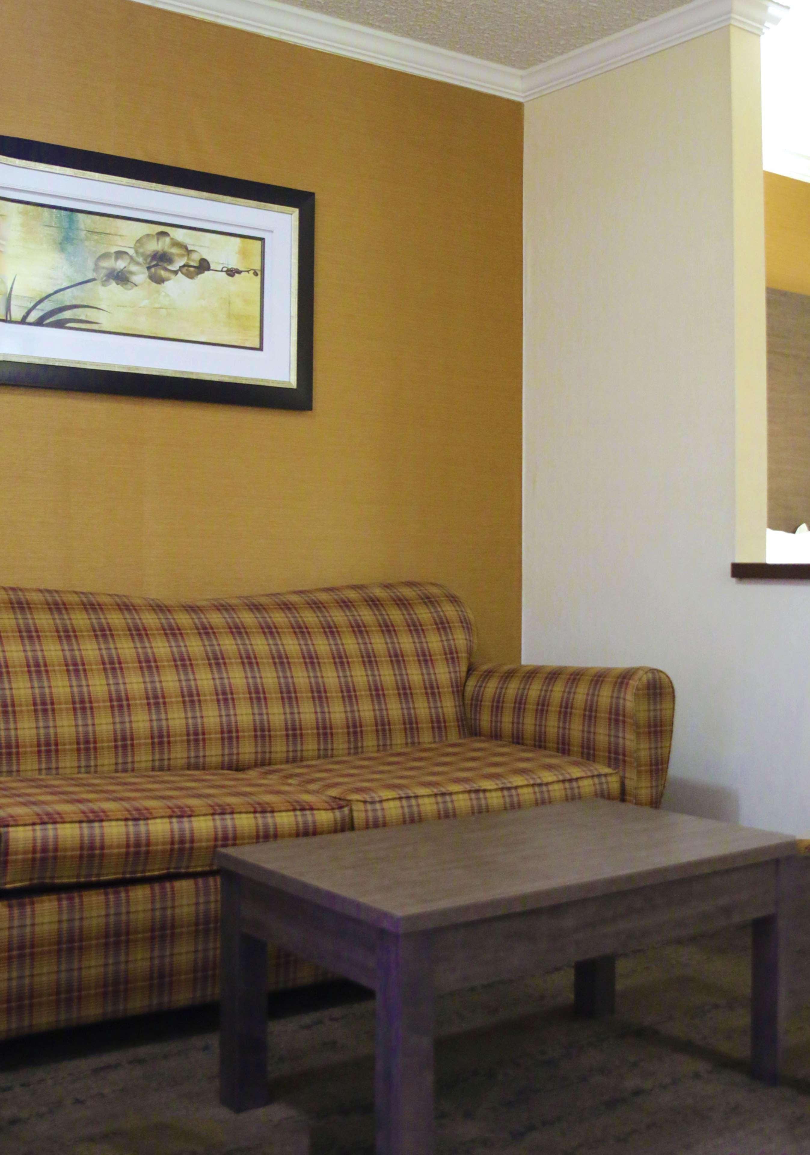 צ'יקטווואגה Best Western Galleria Inn & Suites מראה חיצוני תמונה