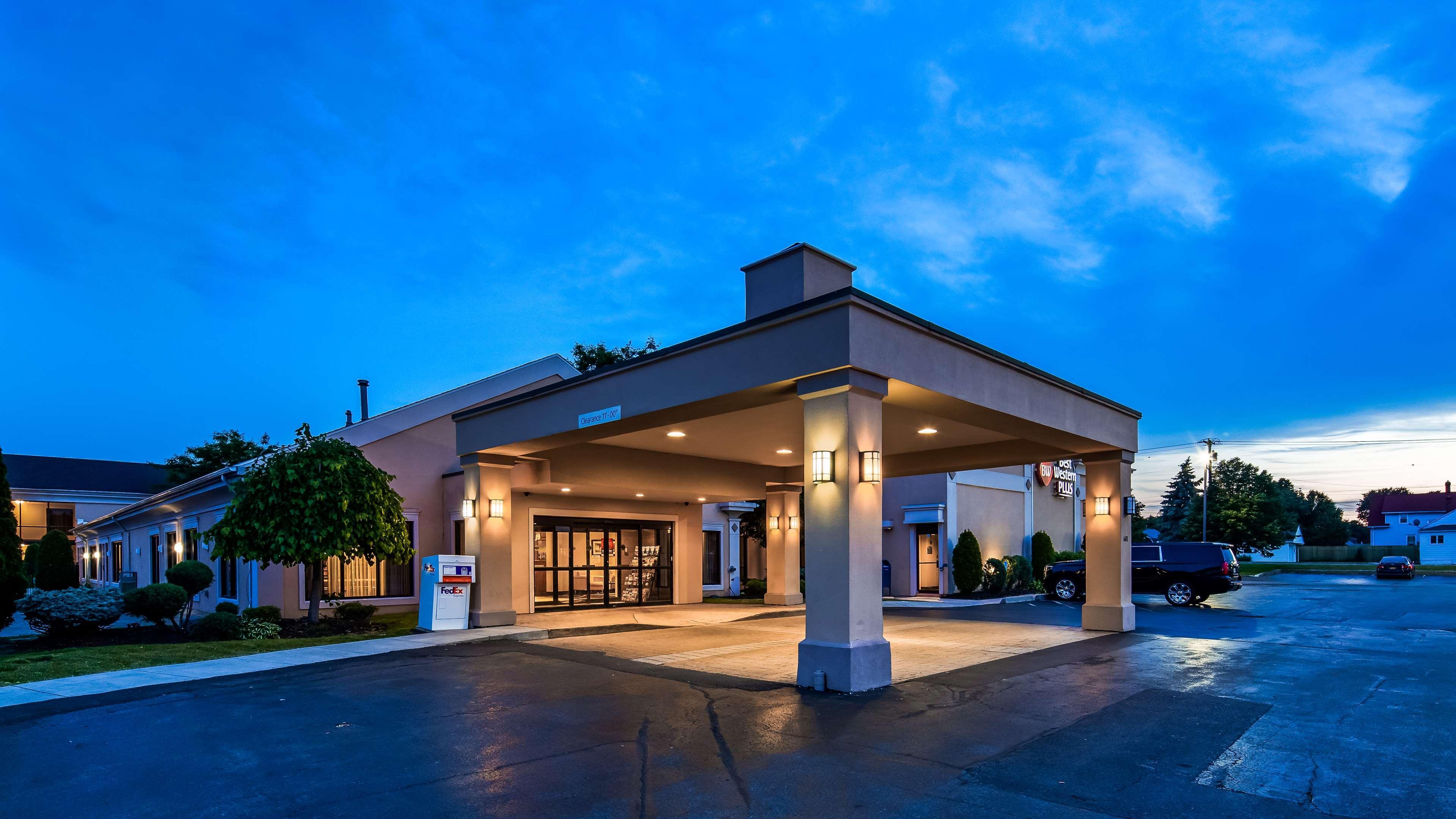 צ'יקטווואגה Best Western Galleria Inn & Suites מראה חיצוני תמונה