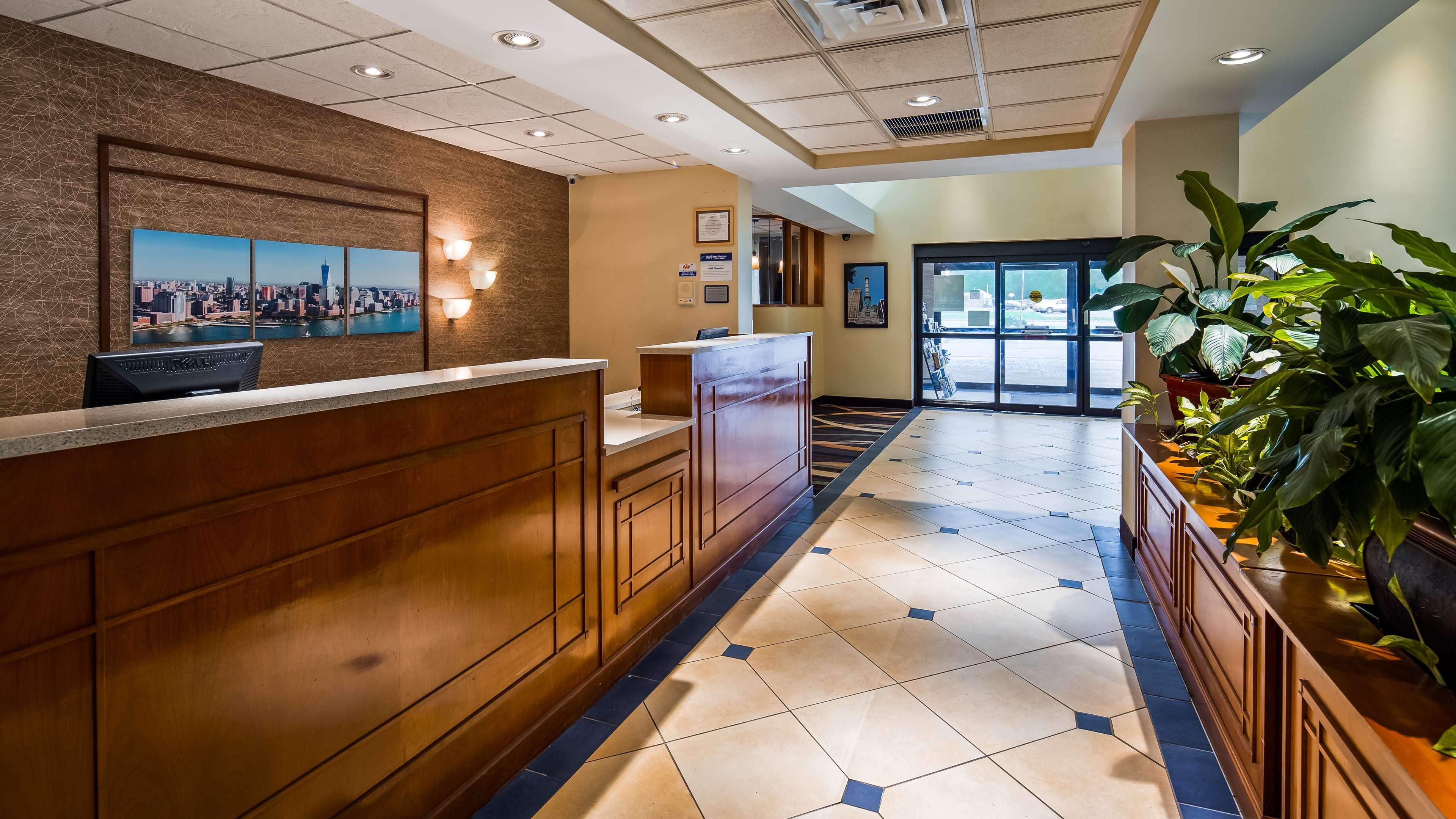 צ'יקטווואגה Best Western Galleria Inn & Suites מראה חיצוני תמונה