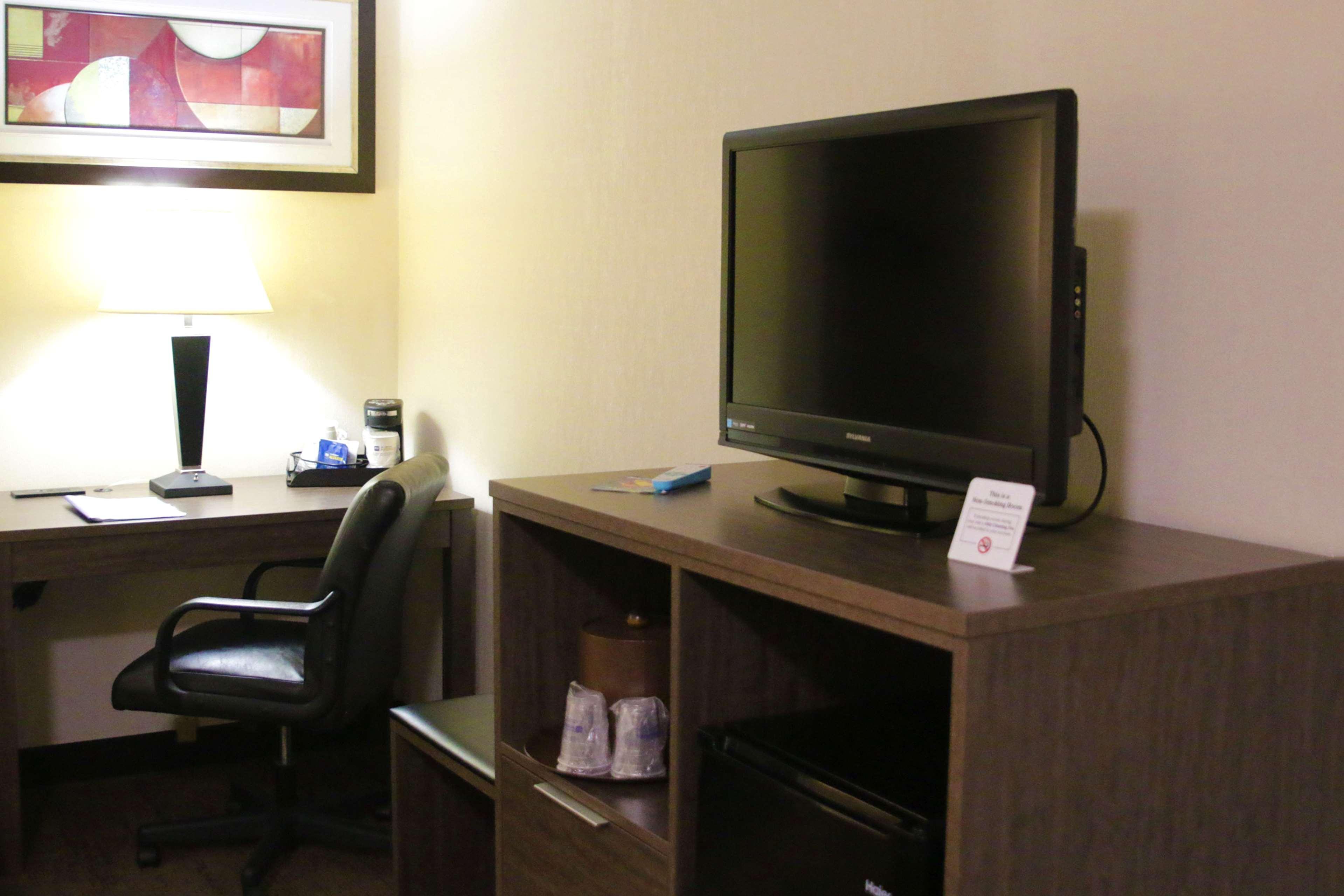 צ'יקטווואגה Best Western Galleria Inn & Suites מראה חיצוני תמונה