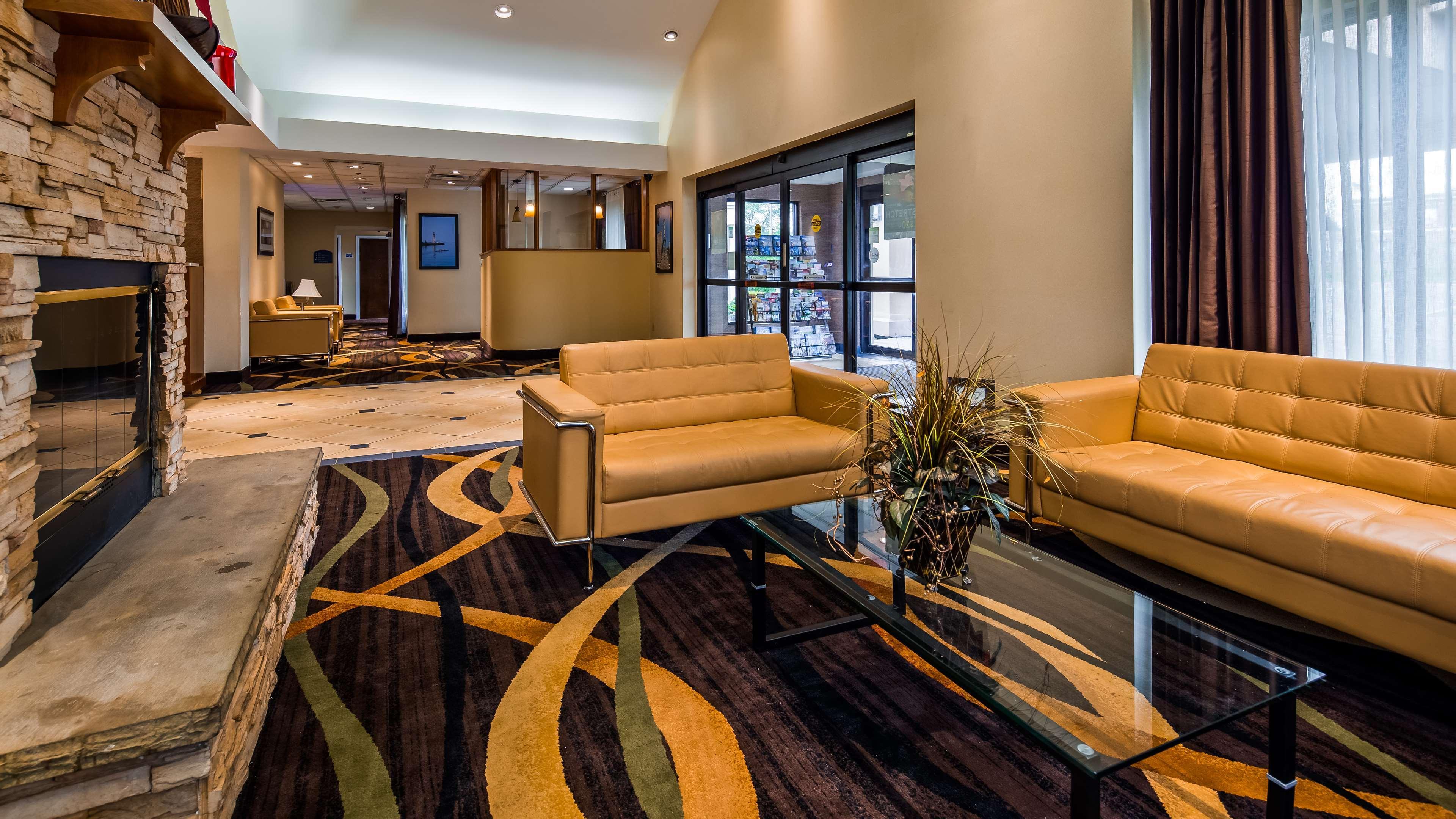 צ'יקטווואגה Best Western Galleria Inn & Suites מראה חיצוני תמונה