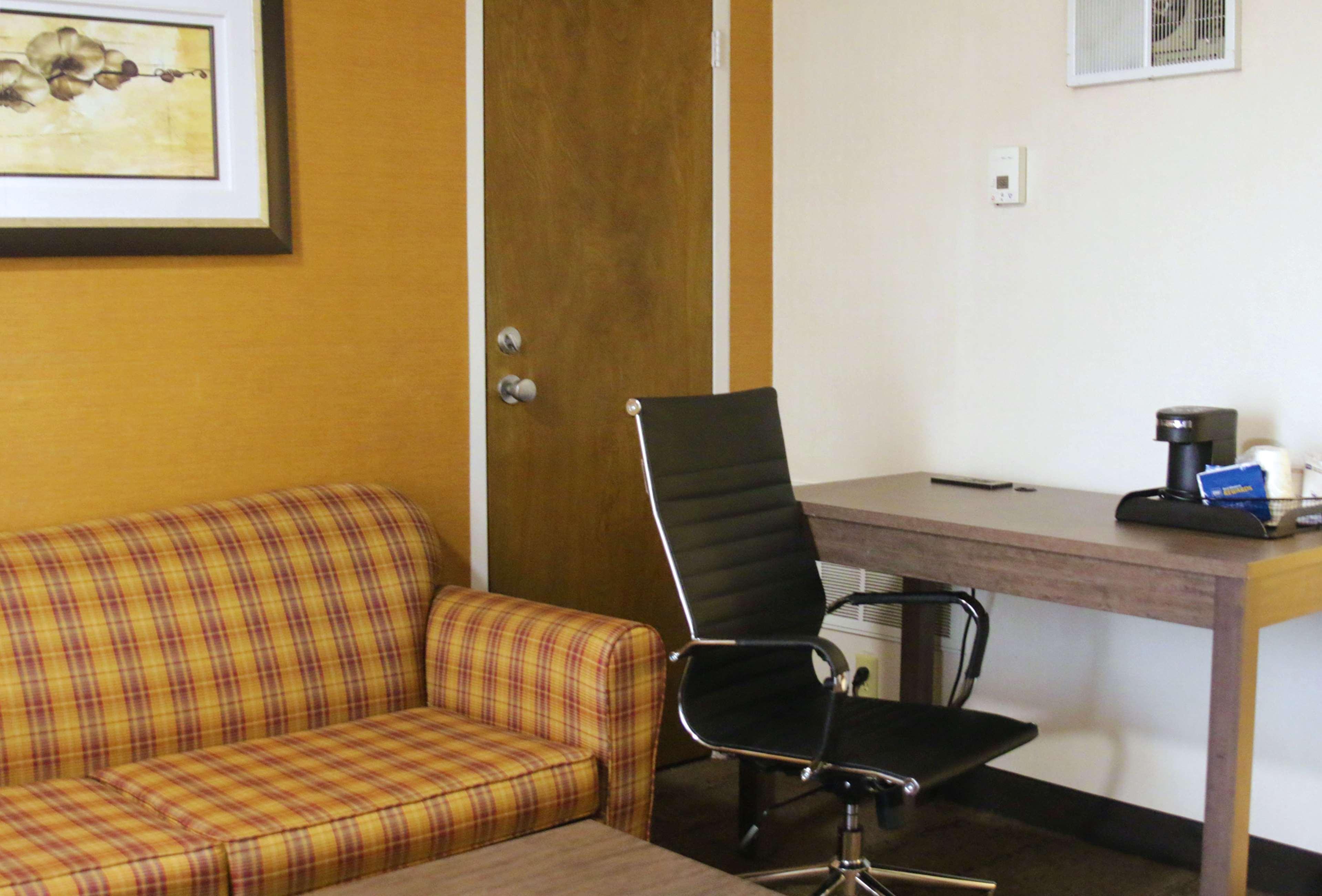 צ'יקטווואגה Best Western Galleria Inn & Suites מראה חיצוני תמונה