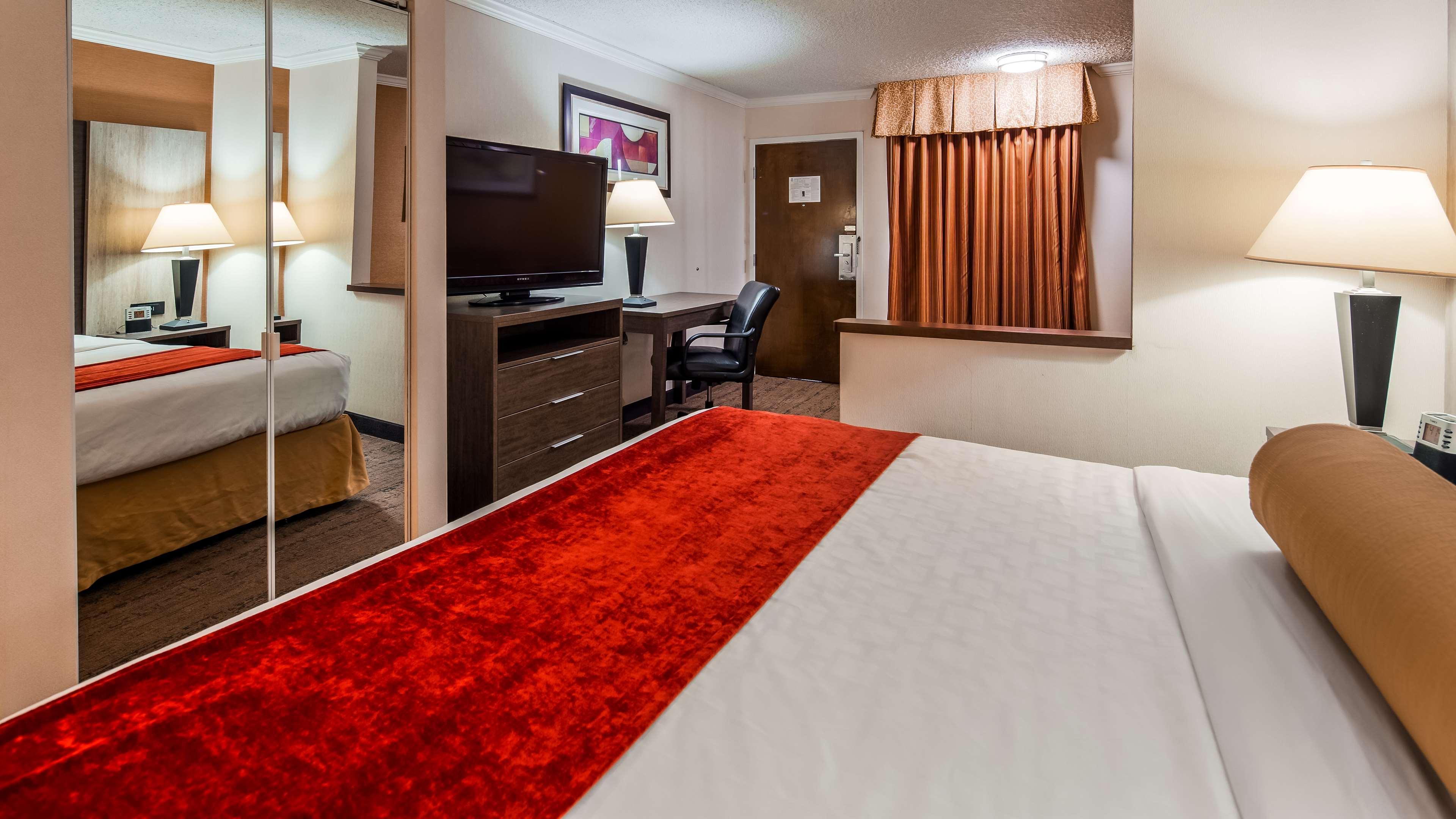 צ'יקטווואגה Best Western Galleria Inn & Suites מראה חיצוני תמונה
